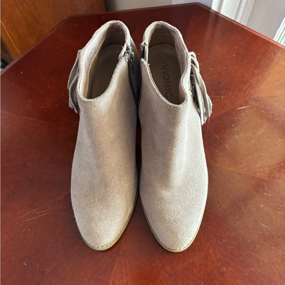 Vionic Women's Tan Suede Ankle Boots Sz 8